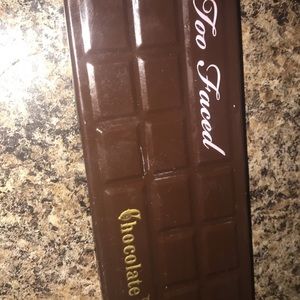 Too faced chocolate palette